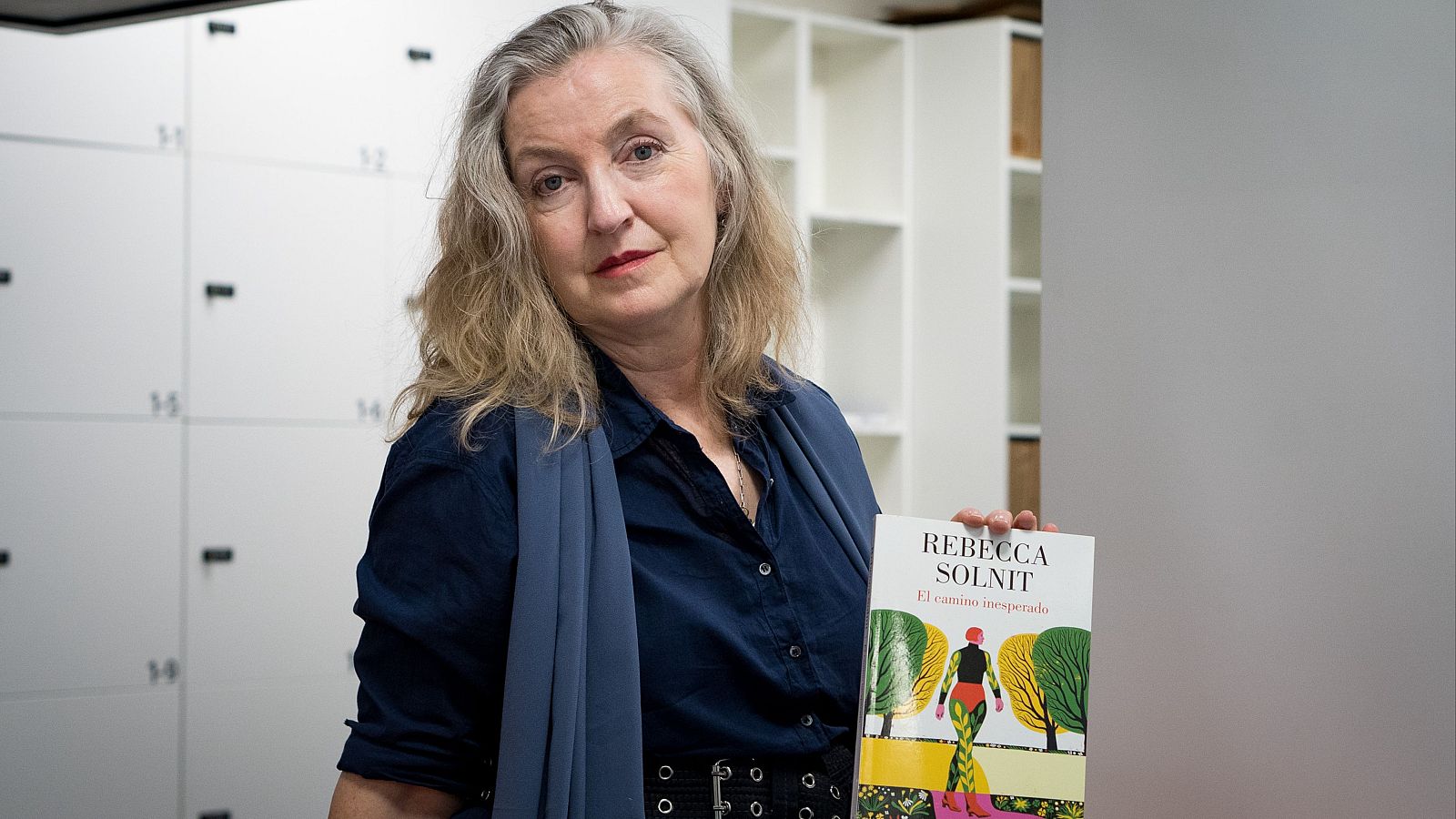 Solnit pide pasos firmes por el clima y el feminismo en 'El camino inesperado' - Fin de semana 24h | Ver