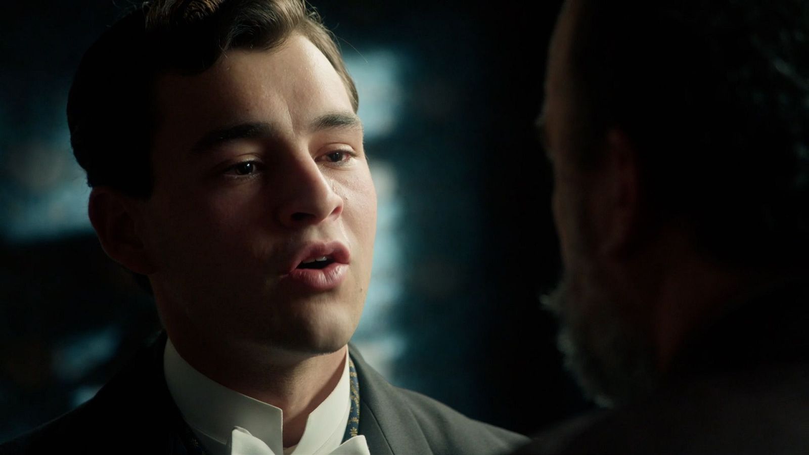 La Promesa - Curro echa en cara a Alonso su comportamiento - La promesa | Ver