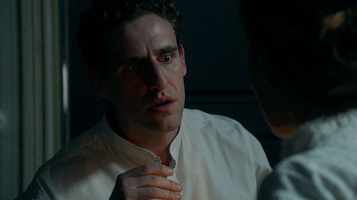 La promesa - Pía y Lope descubren qué esconde la pulsera