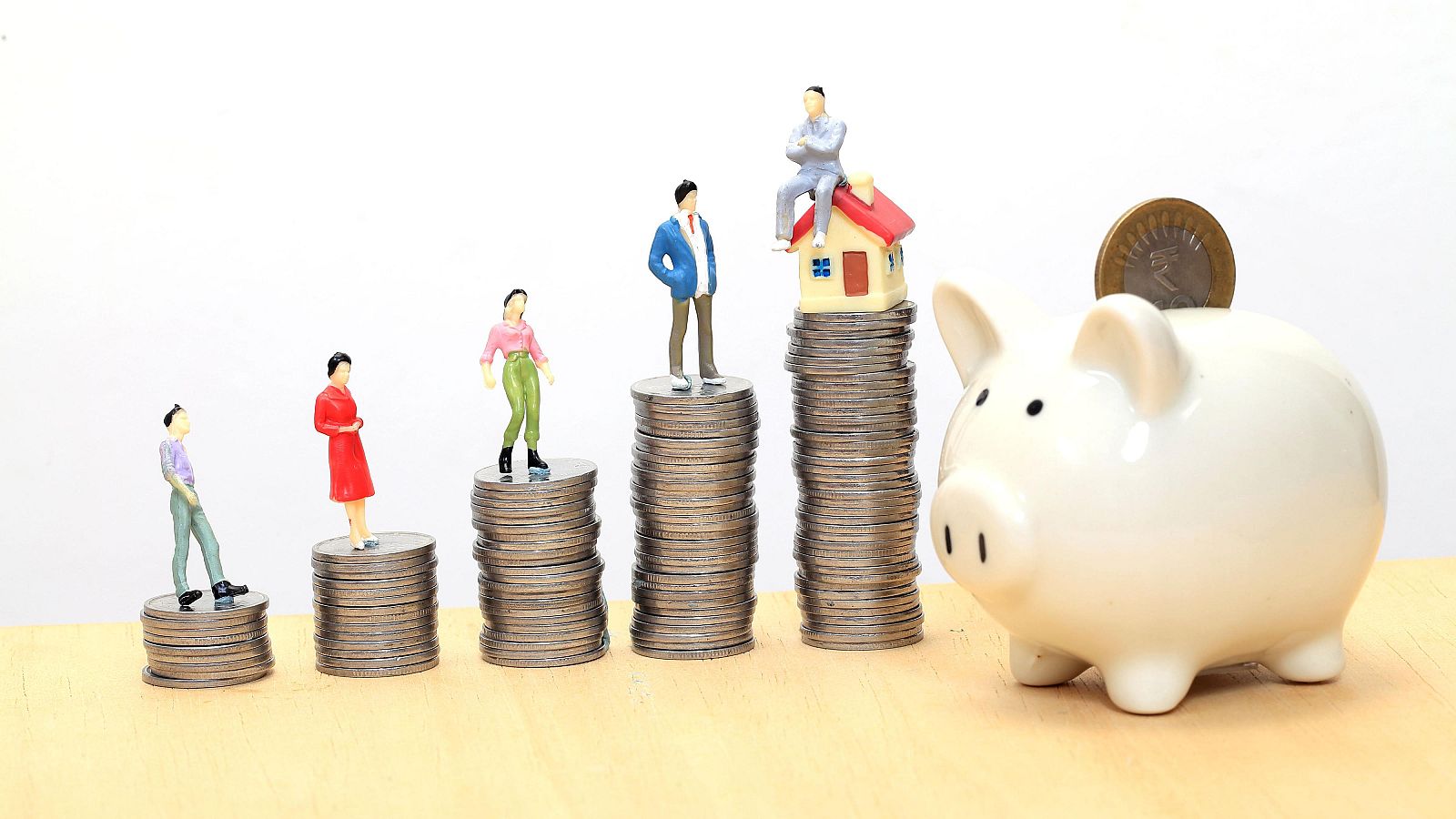 El Ingreso Mínimo Vital cumple cinco años - Telediario 1 | Ver