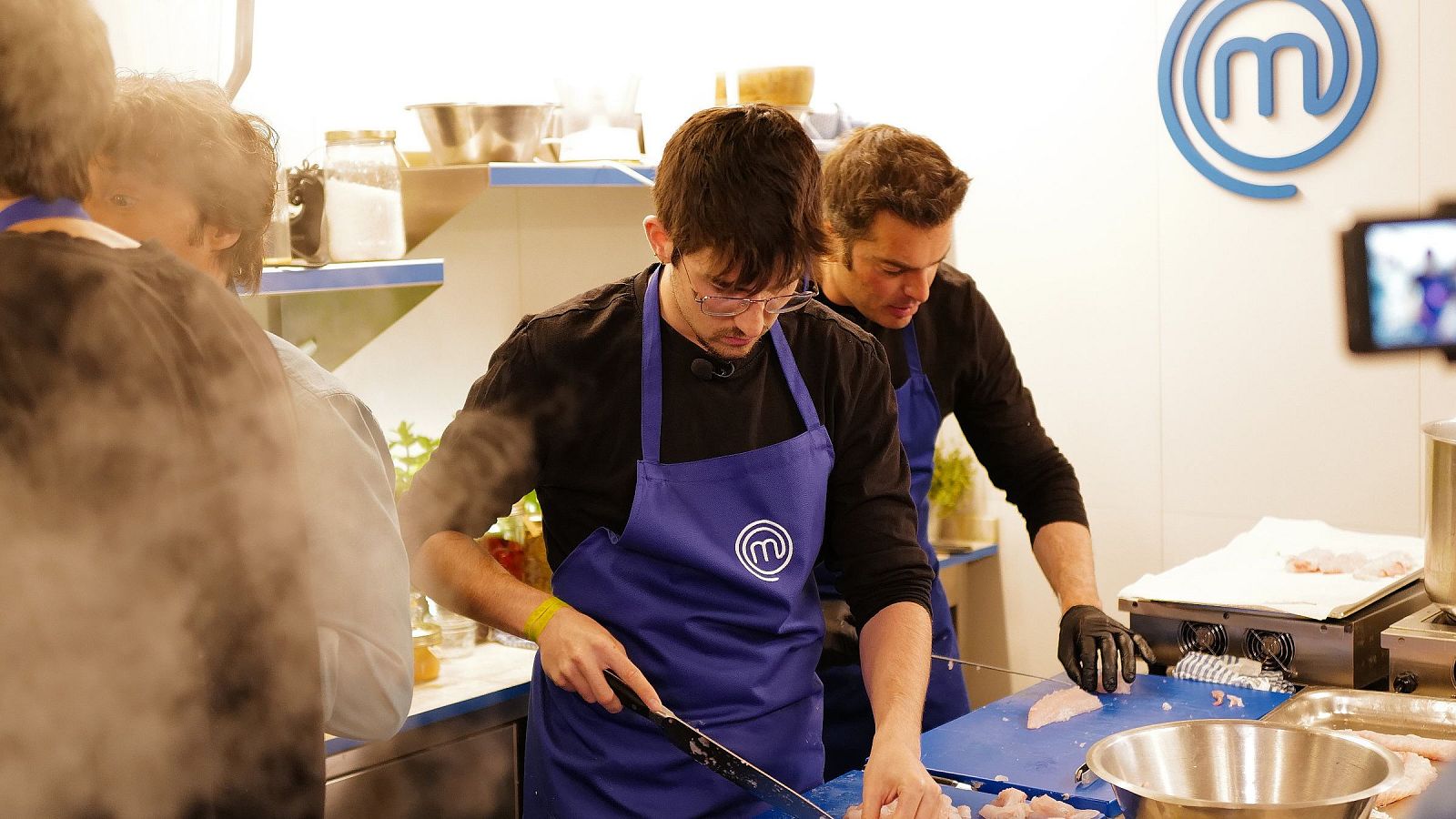 Ismael se quema con el horno - MasterChef | Ver