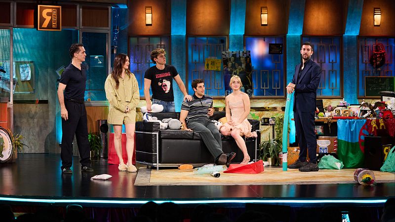 La Revuelta - Clara Galle, Agustín Della Corte y Nuno Gallego - ver ahora