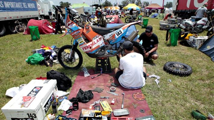 Telediario 1 - Día de descanso en el Dakar... para los vehículos