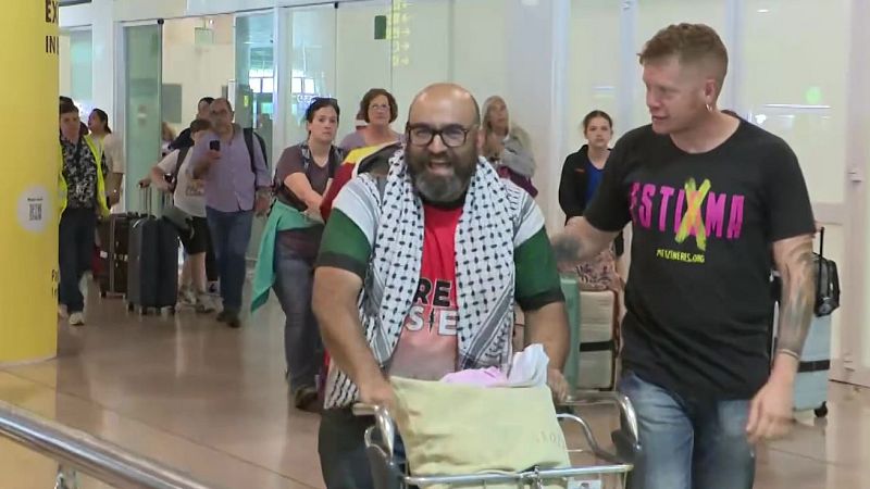 El activista español a bordo de la Flotilla de la Libertad regresa a España: "Es imperdonable, ha sido un ataque pirata"