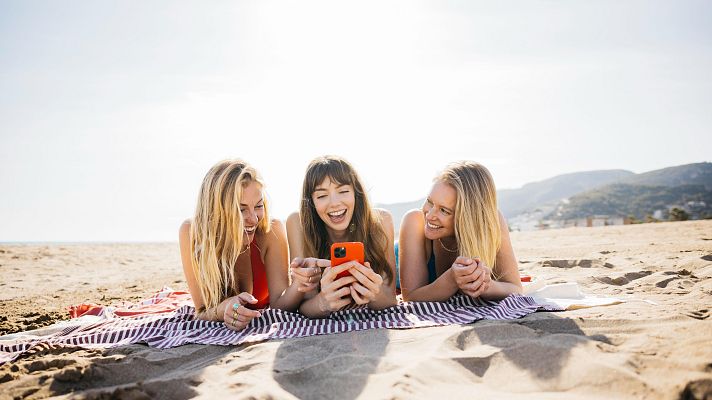 Telediario 1 - Los estudiantes se relajan tras los exámenes de la PAU