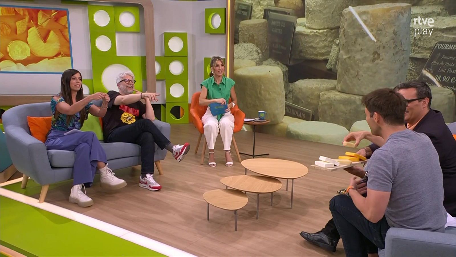 Robatoris en platges, gavines i formatges - L'Altaveu - L'altaveu | Veure