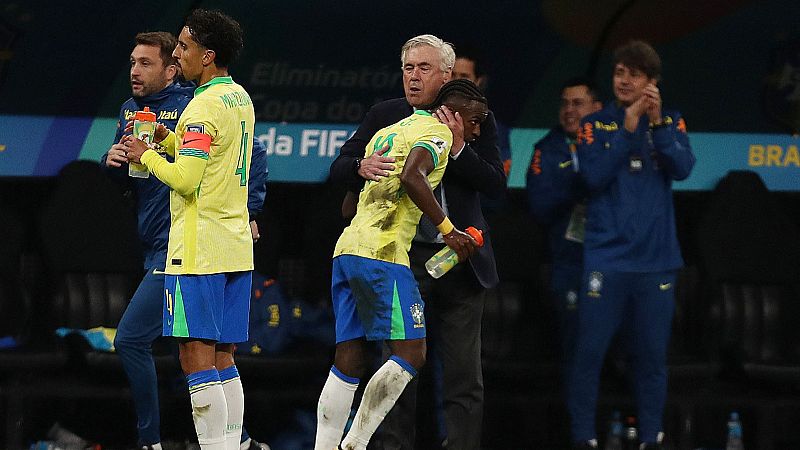 Vinicius da a Ancelotti su primera victoria con Brasil | Ver