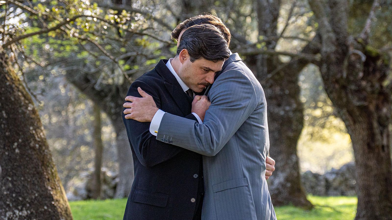 La Promesa - Manuel no quiere ir a la tumba de Jana - La promesa | Ver