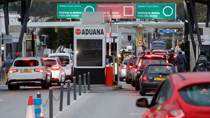 Telediario 2 - Los ciudadanos acogen el acuerdo de Gribaltar con precaución: "Hay que estudiar bien los detalles"