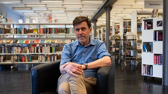 Página Dos - Un archivo para ordenar el mundo, del escritor Peter Stamm