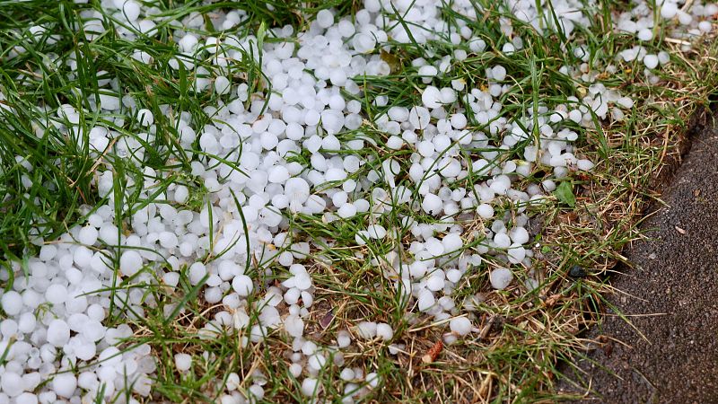 Caen 23.500 rayos en la Península y montañas de granizo | Ver