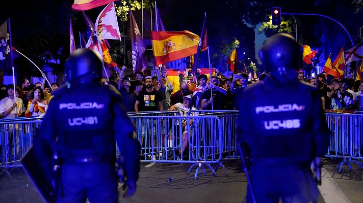 Informativo 24h - Nuevas protestas en la sede del PSOE ante los casos de presunta corrupción