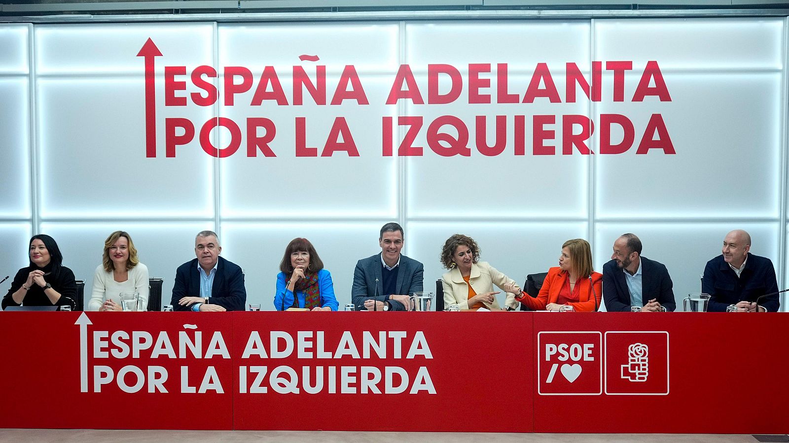 El PSOE rechaza un adelanto electoral: "Cuatro indeseables no van a manchar nuestra historia" | Ver