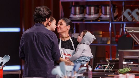 Los hijos de Gabriela enamoran a los jueces en la visita de los familiares