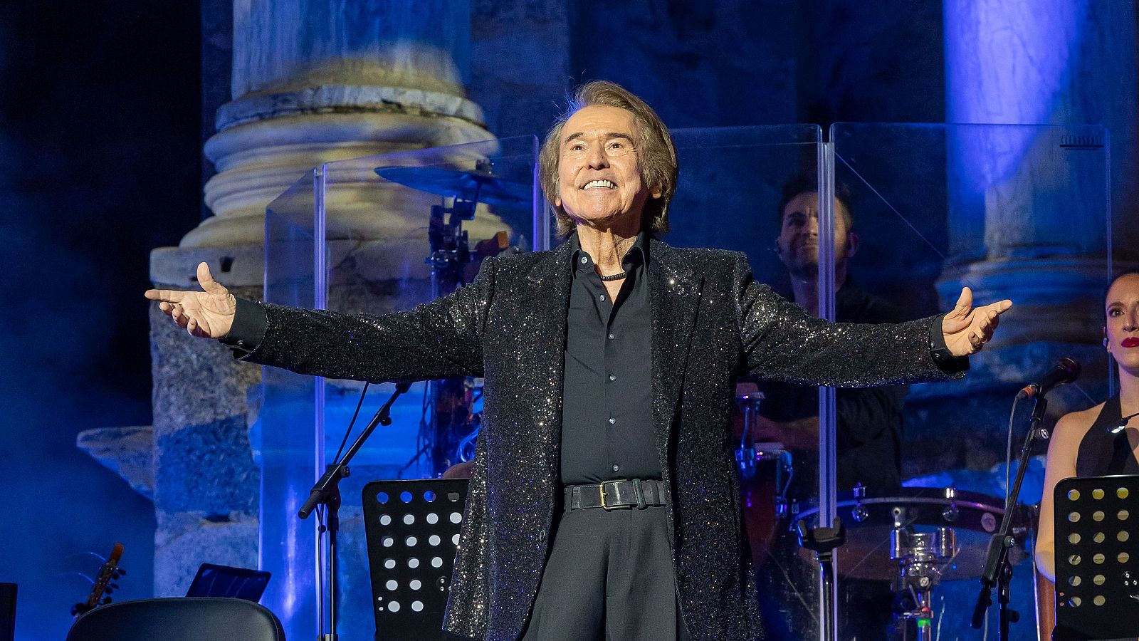 Raphael vuelve a actuar en el Teatro Romano de Mérica - Telediario 1 | Ver