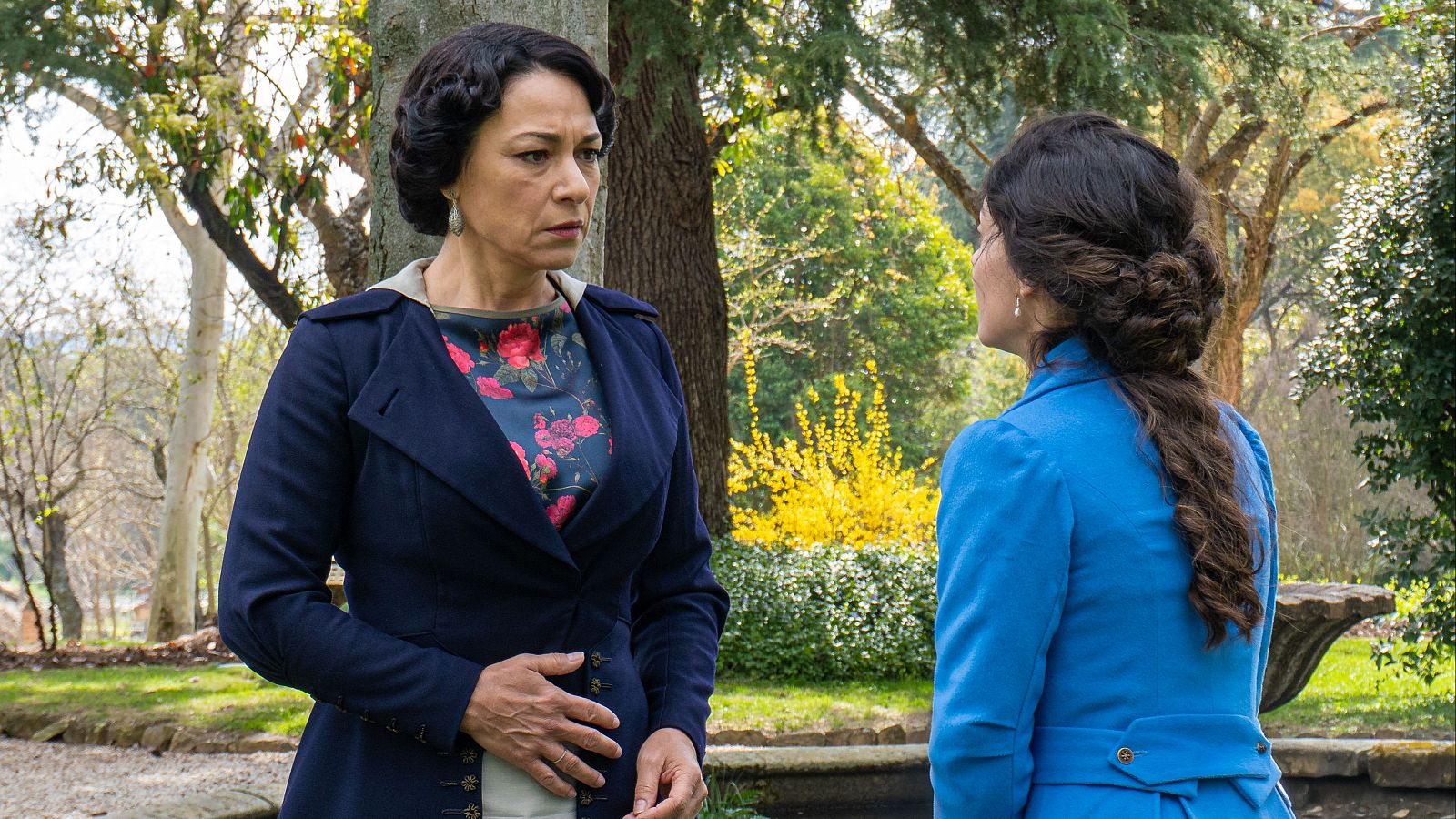 La Promesa - Leocadia descubre a Ángela en los jardines - La promesa | Ver