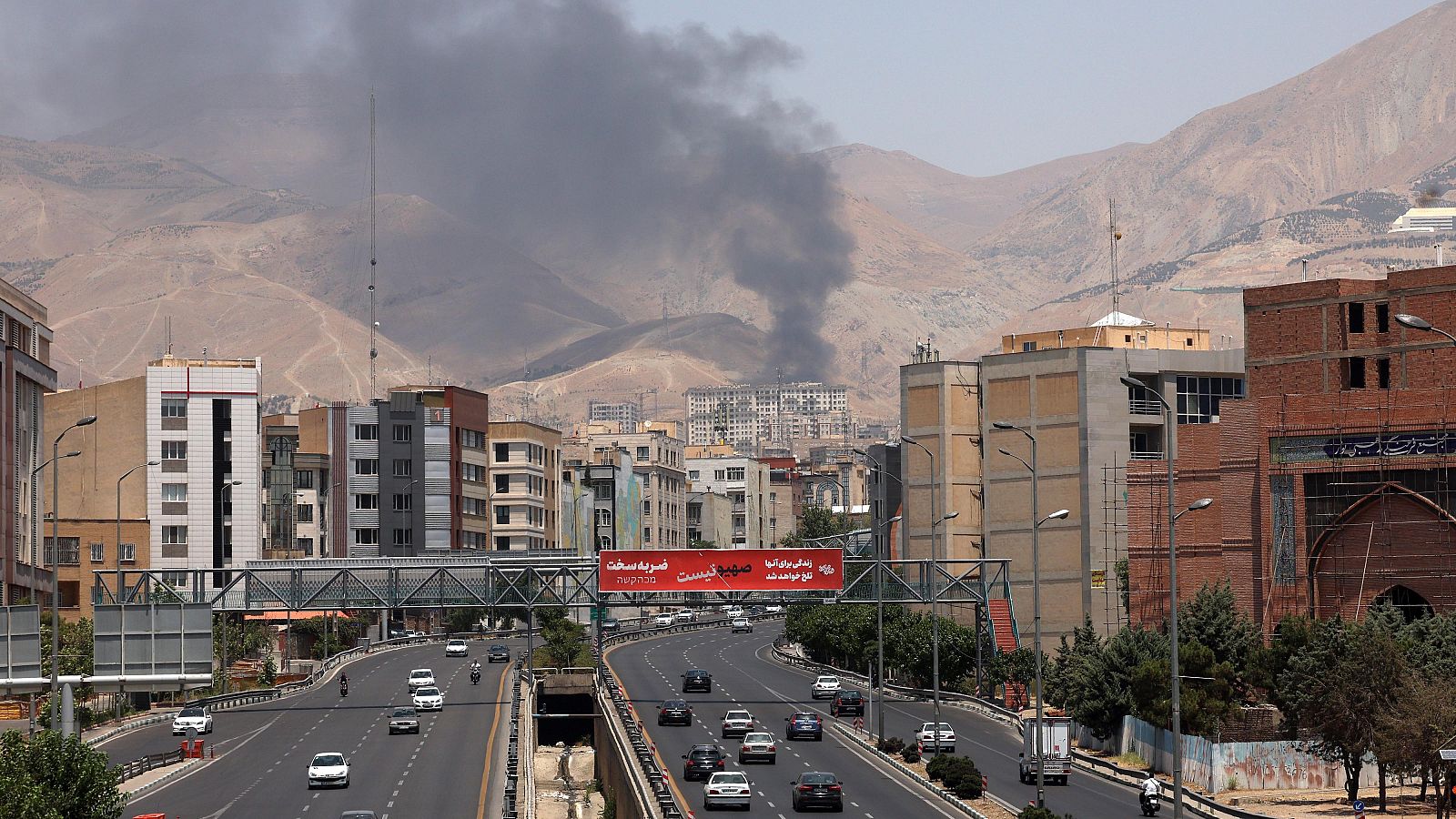 Los misiles iraníes alcanzan suelo israelí a pesar de su avanzado sistema de defensa | Ver