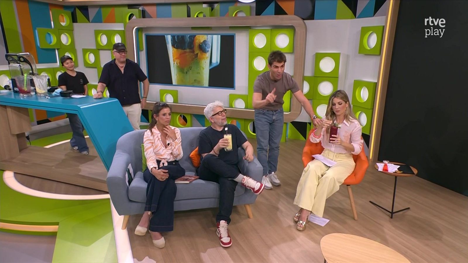 Robatori de nadons, top manta i 'smoothies' - L'Altaveu - L'altaveu | Veure