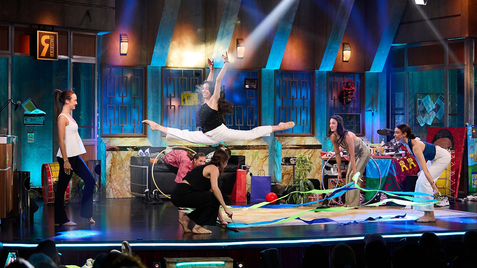 La Revuelta - Equipo español de gimnasia rítmica e Izaro (17/06/2025) | Ver programa | Ver