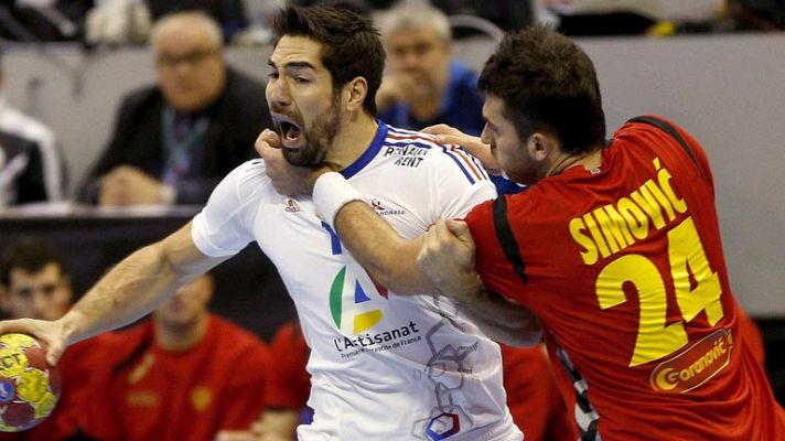 Telediario 1 - Francia y Montenegro cantan sus himnos... a capela