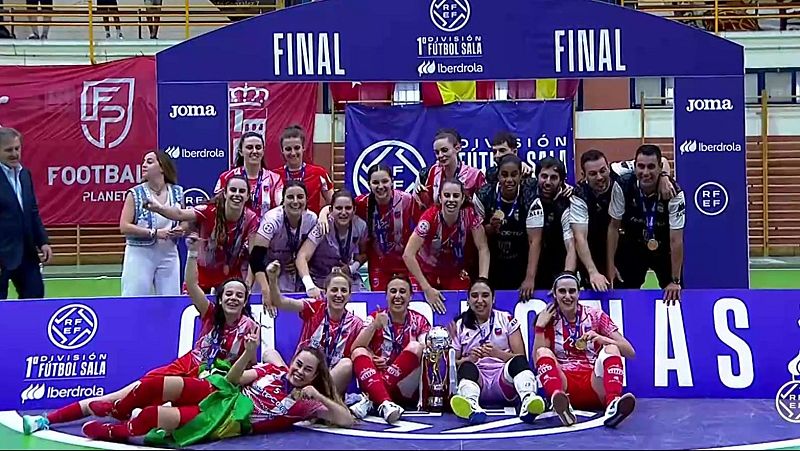 Futsi Atl�tico Navalcarnero consigue su s�ptima liga - F�tbol Sala | Ver