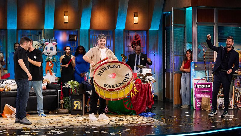 La Revuelta - Lara Álvarez y Estopa