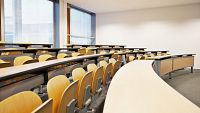 Estudiar la misma carrera en Espaa puede costar hasta 700 euros ms segn la universidad