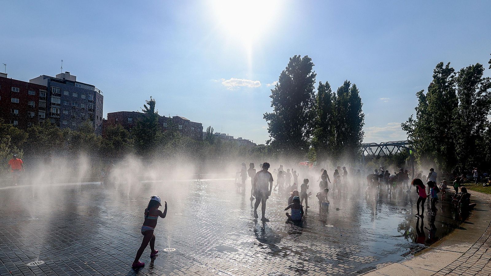Aragón, Cataluña y Andalucía, en aviso naranja por calor y tormentas - Telediario Matinal | Ver