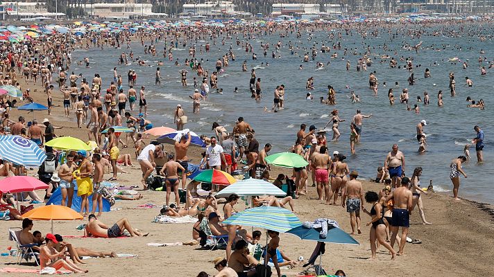 Telediario Fin de Semana - Amanece el primer día oficial de verano tras otra noche sofocante: "Es imposible dormir sin aire acondicionado"