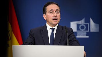 Albares llama a negociar y pide contencin: "La solucin pasa por la diplomacia"