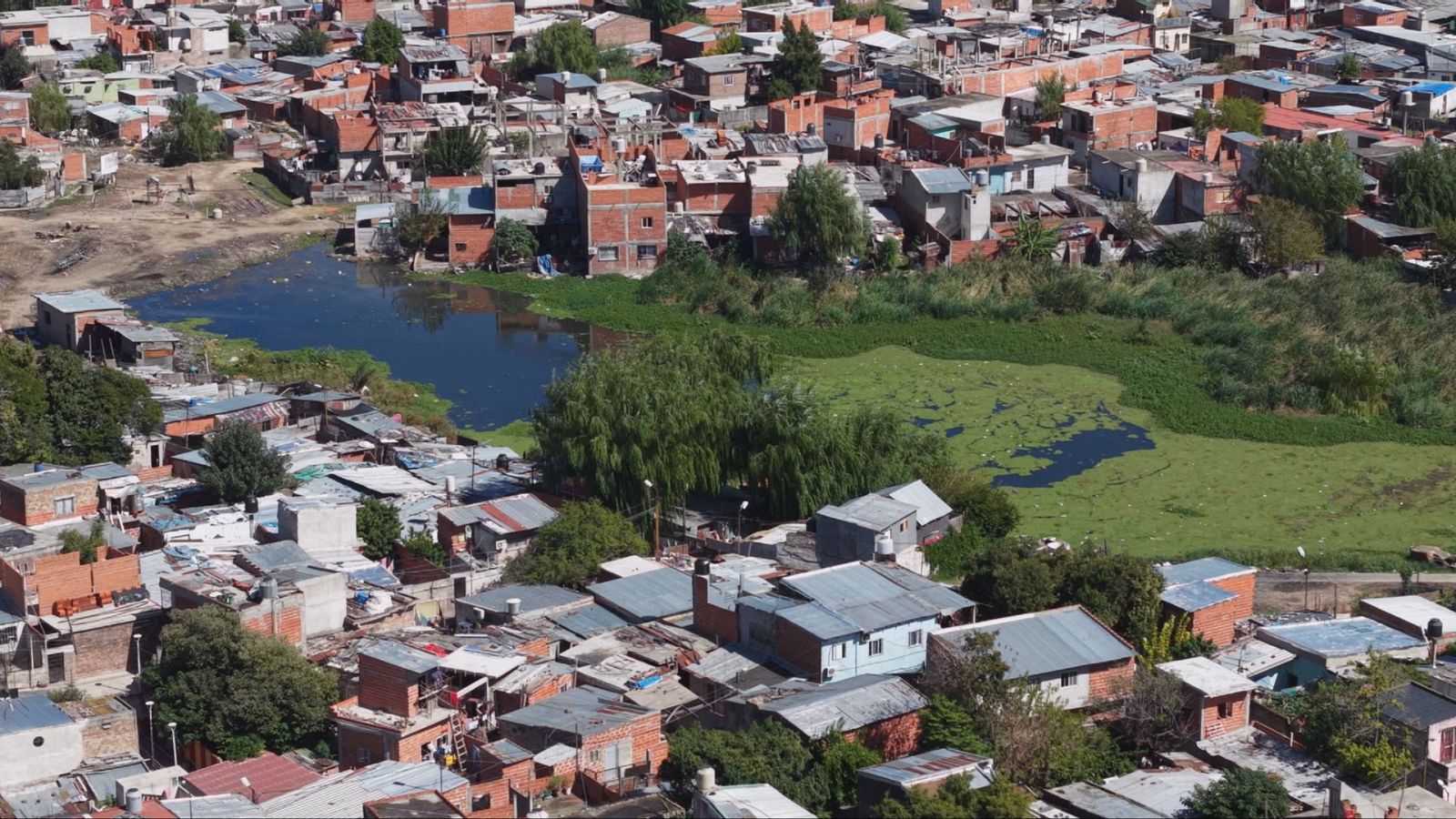 Pueblo de Dios - Villa Itat�, patio abierto - Pueblo de Dios | Ver