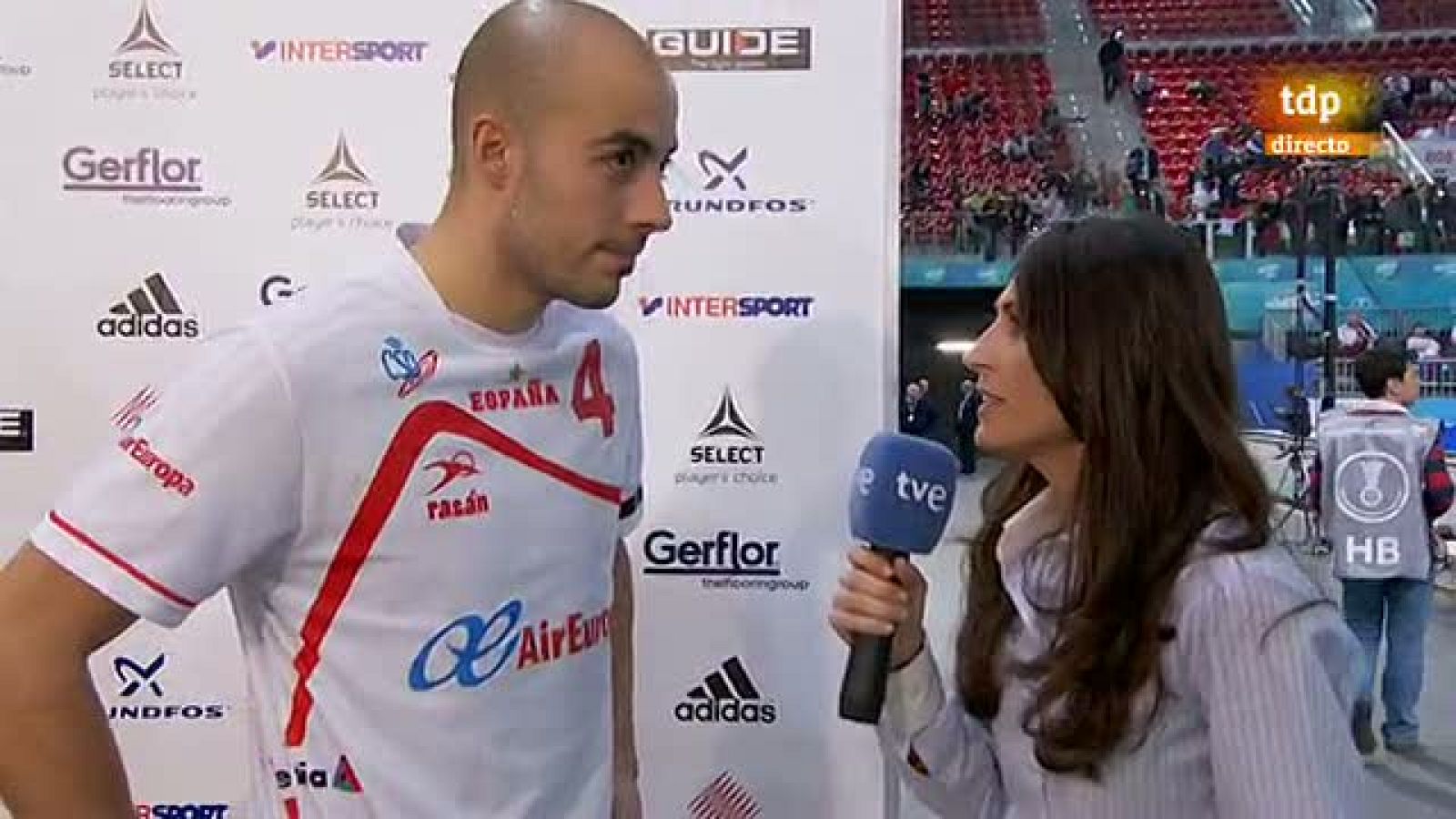 Los dos jugadores de la selección española de balonmano han pasado por las cámaras de TVE tras el partido frente a Egipto.