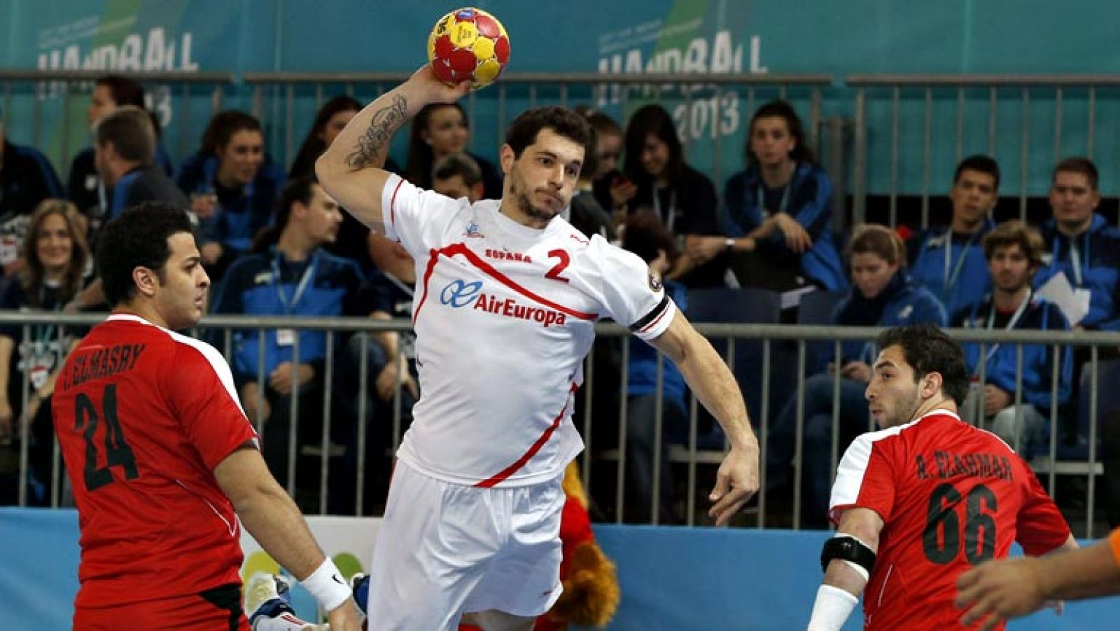 La selección española de balonmano sumó este lunes su segunda  victoria en el Campeonato del Mundo que se disputa en España hasta el  27 de enero después de derrotar por un claro 24-29 a un dura y  combativa Egipto, frente a la que mejoró sus prestac