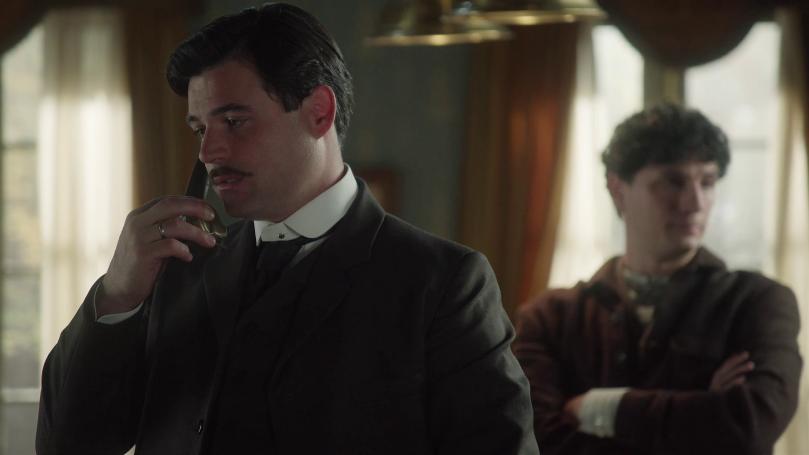 La Promesa - Manuel busca una solución para proteger el hangar