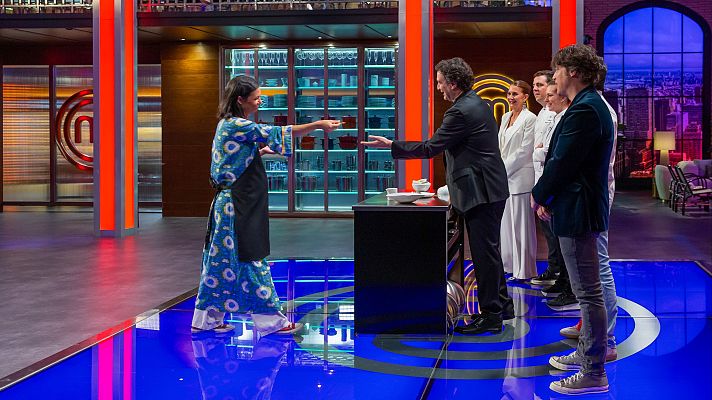  - Gabriela entrega el pin de la inmunidad