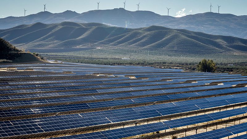 Eléctricas afirman que el apagón se produjo por culpa de Red Eléctrica