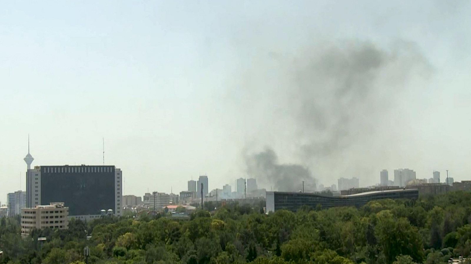 Israel ataca la prisión de Evin y la sede de la Guardia Revolucionaria en Irán | Ver