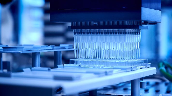 Telediario 1 - Descubren una bacteria que convierte el plástico en paracetamol