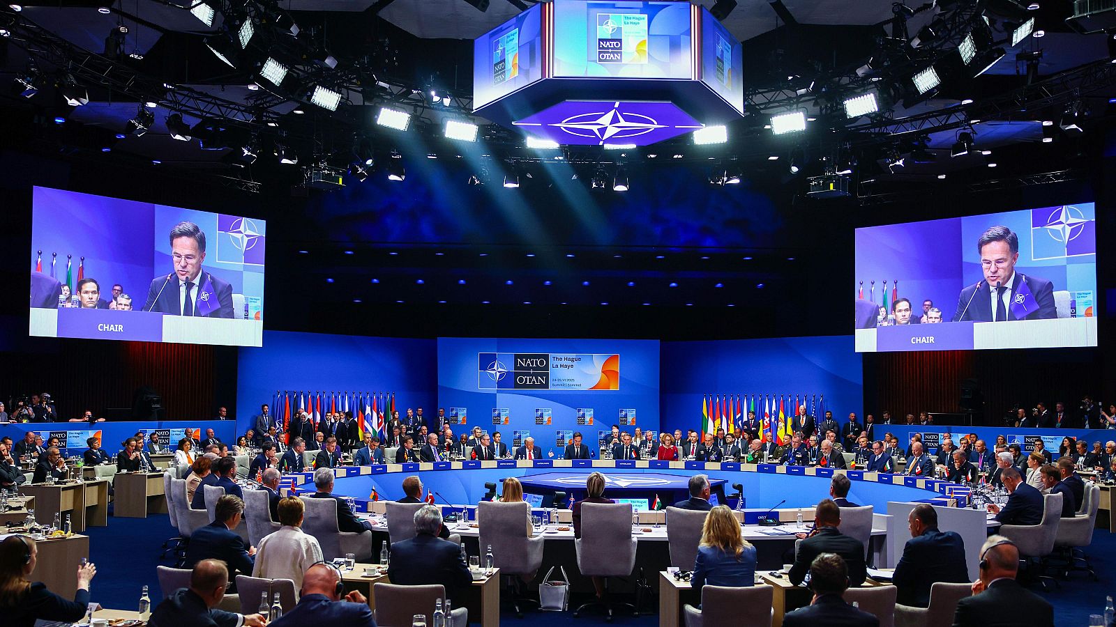 La OTAN acuerda que los aliados dediquen el 5% del PIB a defensa - Telediario 2 | Ver