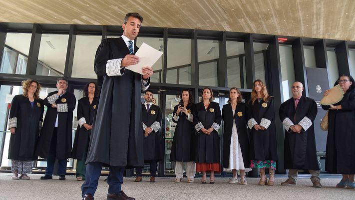 Telediario 1 - Jueces y fiscales mantienen la huelga contra las reformas del Gobierno pese al CGPJ