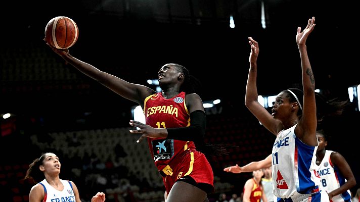 Baloncesto en RTVE - Recital de Awa Fam en el Francia - España de semifinales del Eurobasket 2025