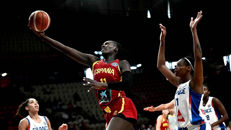 Recital de Awa Fam en el Francia - España del Eurobasket 2025 - Baloncesto en RTVE | Ver