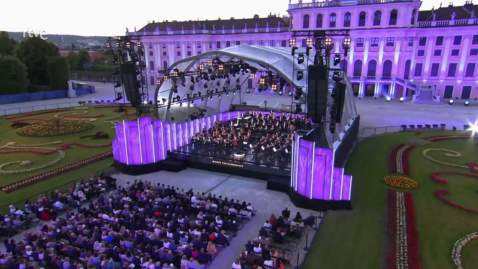 Los conciertos de La 2 - Orquesta Filarmónica de Viena: Concierto de verano desde Schönbrunn - Los conciertos de La 2 | Ver