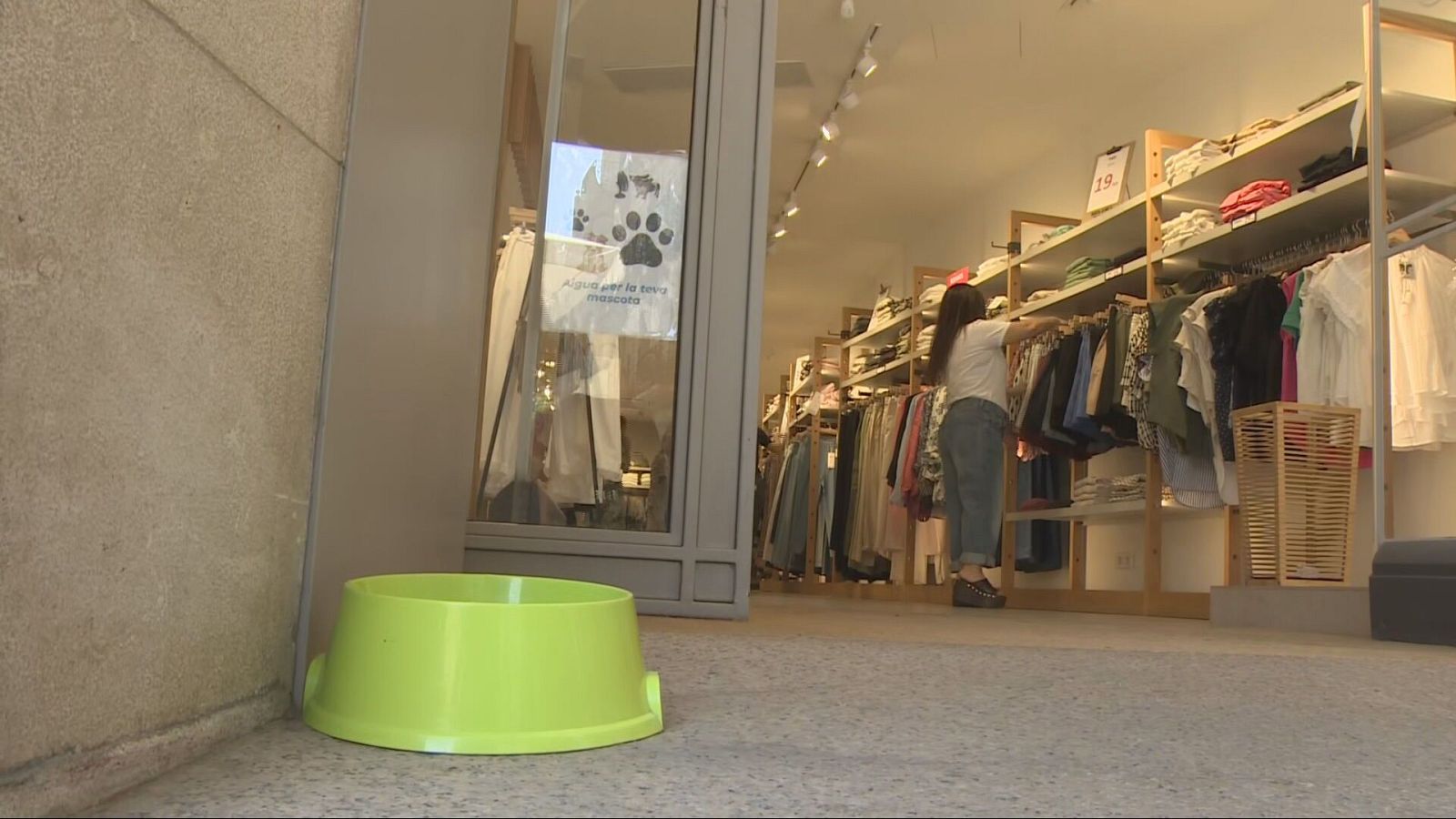 Comerços aliats per protegir-se de la calor