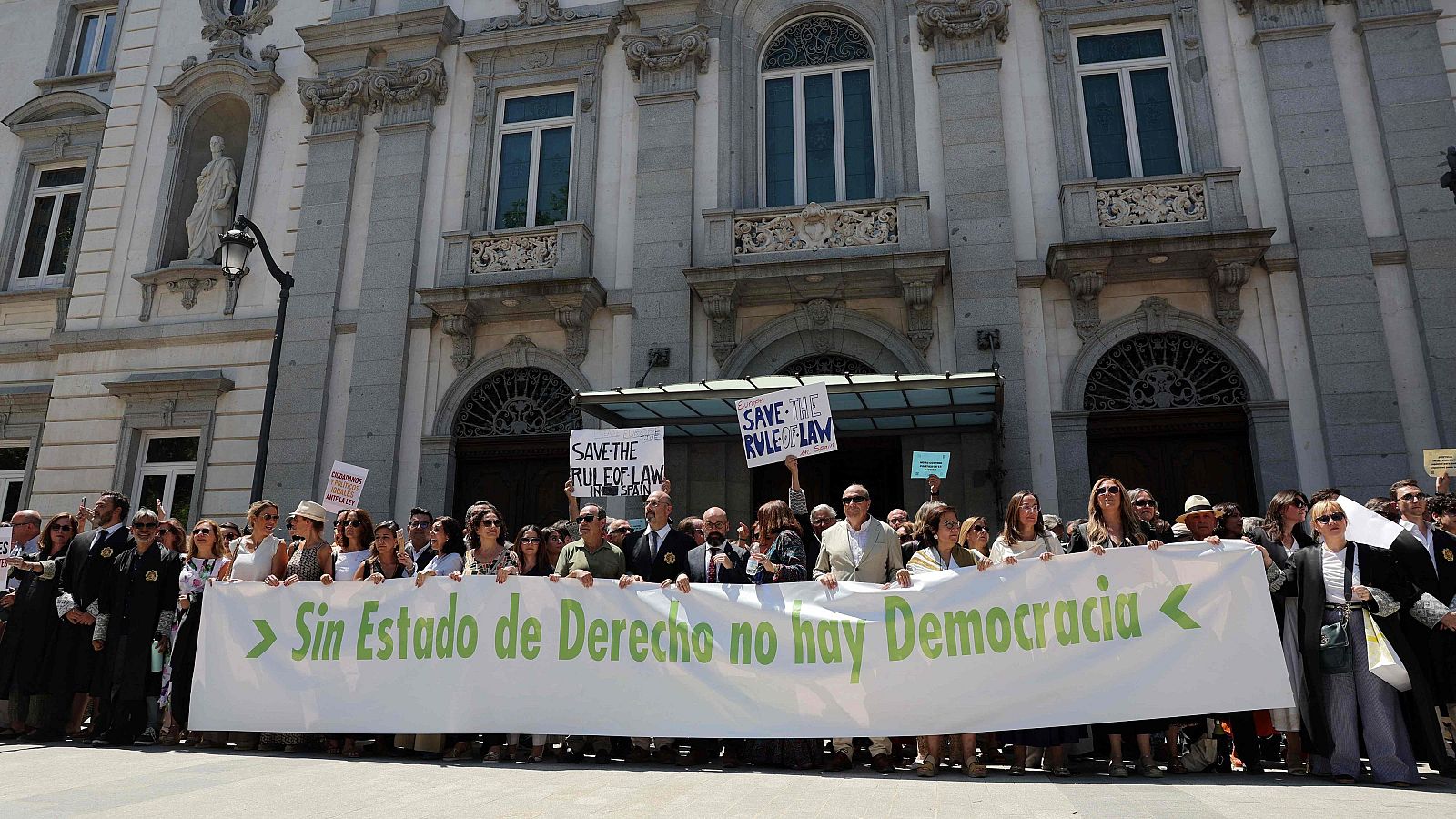 Jueces y fiscales protestan contra de las reformas el Gobierno | Ver