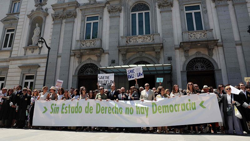 Jueces y fiscales protestan contra de las reformas el Gobierno | Ver