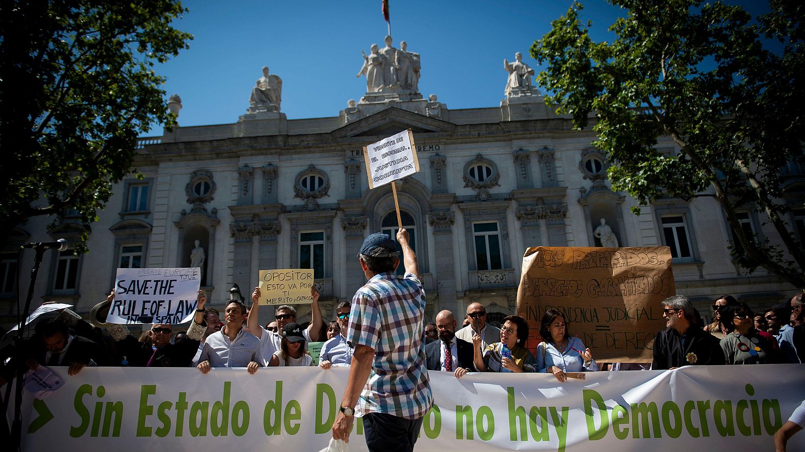 El PP acusa al Gobierno de intentar "controlar el poder judicial" | Ver