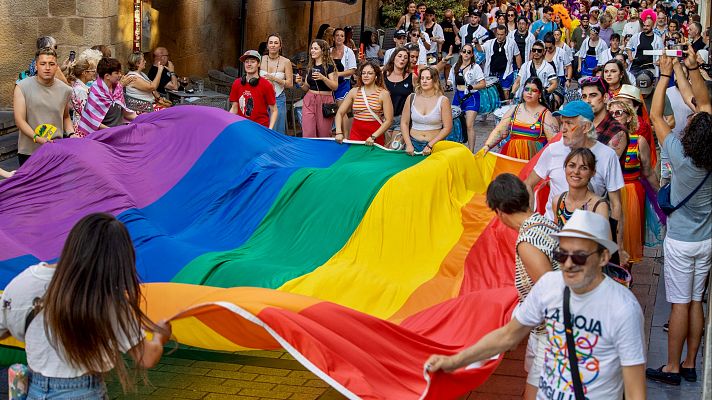 Telediario Fin de Semana - Miles de personas reivindican los derechos LGTBIQ+ en España