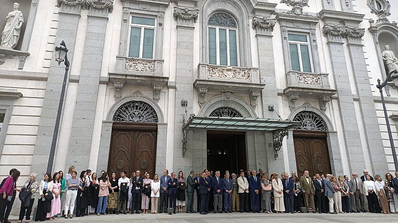 Las asociaciones convocantes afirman que 3 de cada 4 jueces y fiscales han secundado la huelga - Telediario 1 | Ver