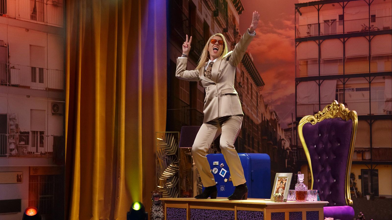 Carmina Barrios y Joaquín Reyes, en 'Al cielo con ella' - Al cielo con ella | Ver tráiler